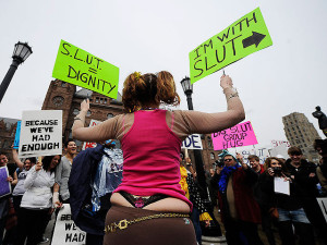 Primeira SlutWalk do mundo em Toronto Candá 2011
